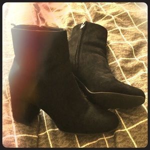 Old Navy Size 7 Heeled Boots